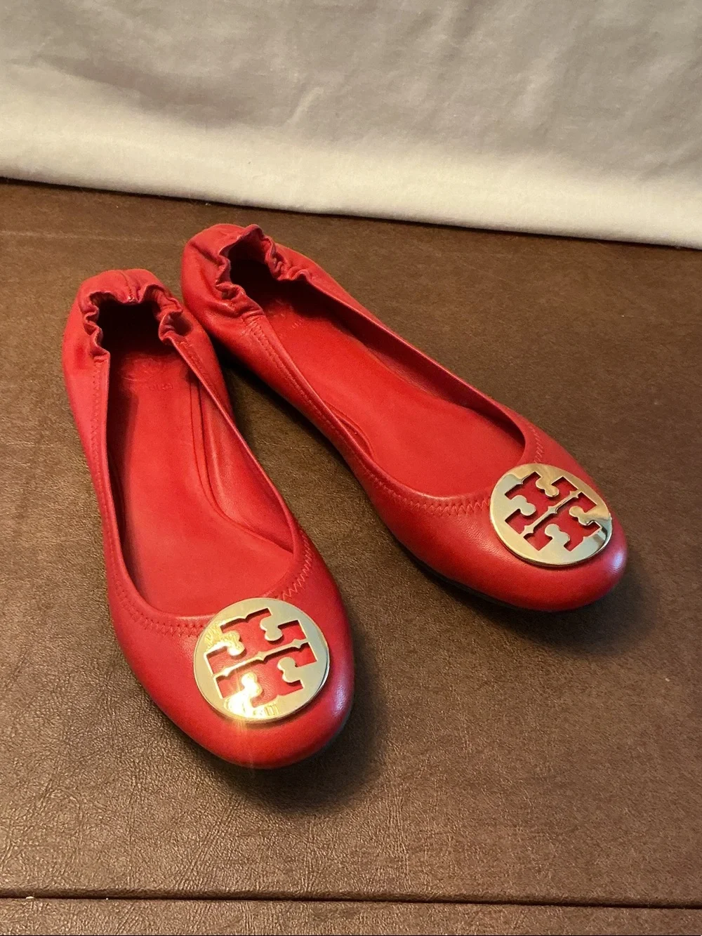 NWOB Tory Burch Red Leather Ballet Flats & Gold Logo Accent Sz 11 Women’s shoes